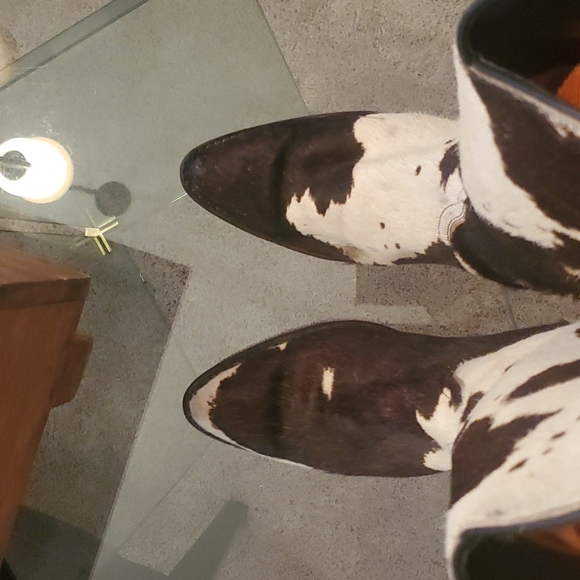 Cow Town 1987 Cow hide Hair On Boots 1.5 inch heel.  12" shaft height. - Picture 5 of 9